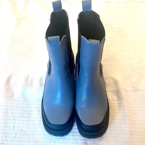 Intentionally Blank Momo platform lugged boots in Sky - Picture 3 of 9